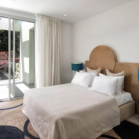 Luxury New Alma- 5bdr, Pool, Garden, Parkin
