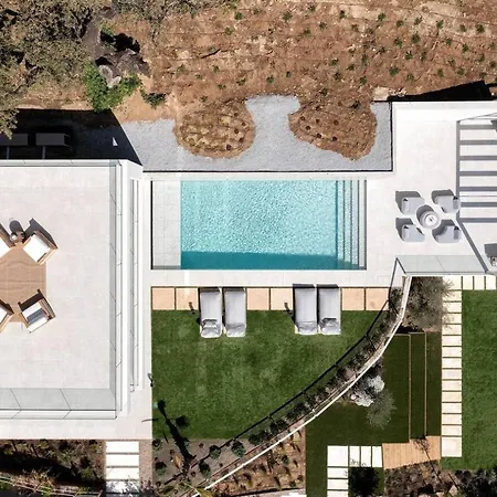 Luxury New Alma- 5bdr, Pool, Garden, Parkin