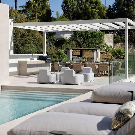 Villa Luxury New Alma- 5bdr, Pool, Garden, Parkin