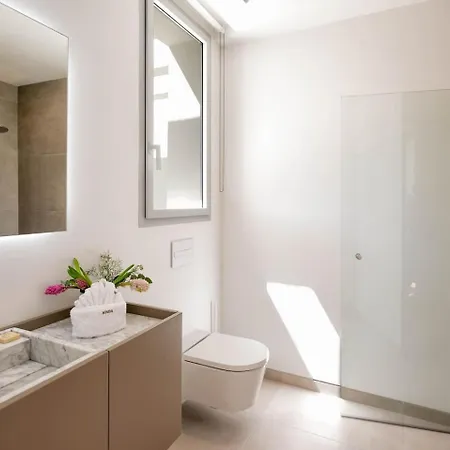 Villa Luxury New Alma- 5bdr, Pool, Garden, Parkin