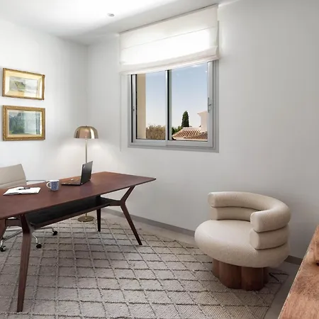 Luxury New Alma- 5bdr, Pool, Garden, Parkin