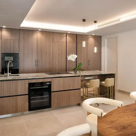 Luxury New Alma- 5bdr, Pool, Garden, Parkin