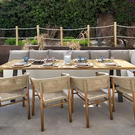 Luxury New Alma- 5bdr, Pool, Garden, Parkin