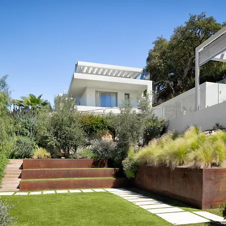 Villa Luxury New Alma- 5bdr, Pool, Garden, Parkin *