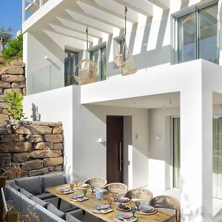 Luxury Alma Pool, Garden & Parking וילה *