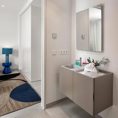 וילה Luxury Alma Pool, Garden & Parking