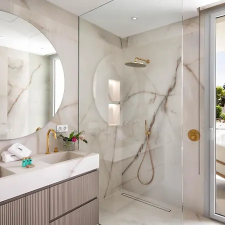 וילה Luxury Alma Pool, Garden & Parking *