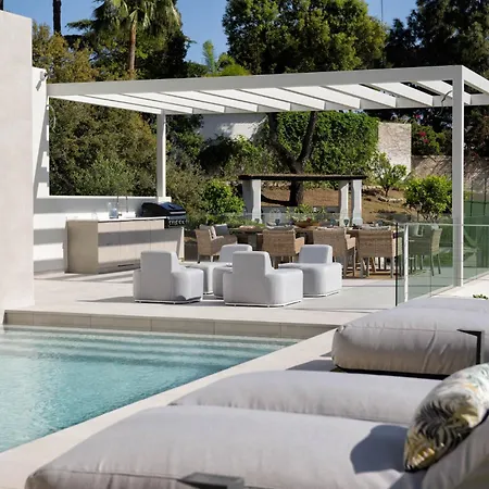 Luxury Alma Pool, Garden & Parking * 马尔韦利亚