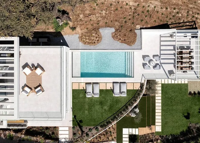 Luxury Alma Pool, Garden & Parking