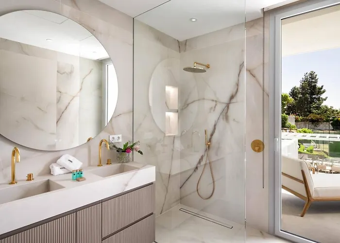 Luxury Alma Pool, Garden & Parking Villa