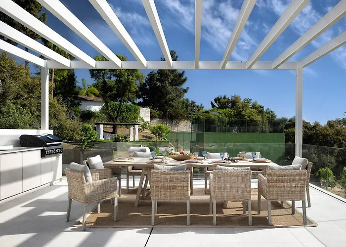 Luxury Alma Pool, Garden & Parking Willa *