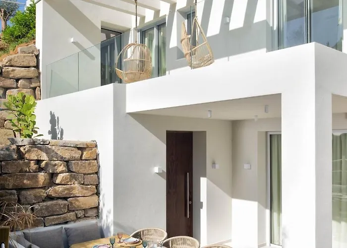 Luxury Alma Pool, Garden & Parking Villa *