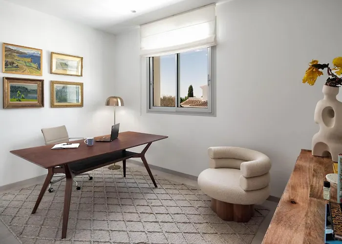 Luxury Alma Pool, Garden & Parking