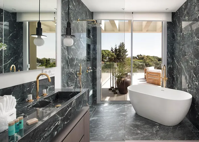 Willa Luxury Alma Pool, Garden & Parking