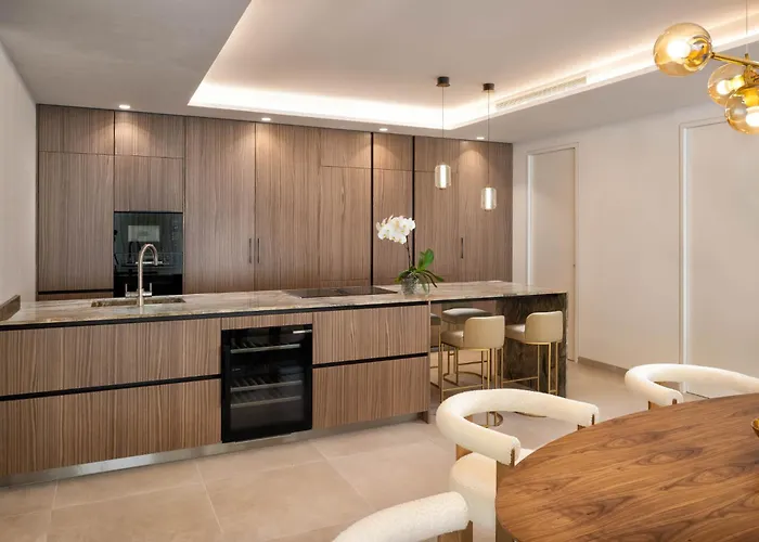 Luxury Alma Pool, Garden & Parking