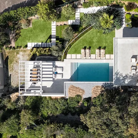 Luxury Alma Pool, Garden & Parking Villa