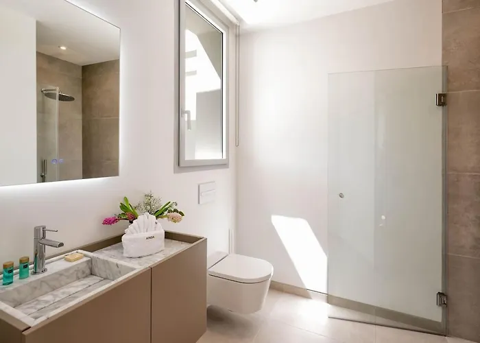 Вилла Luxury Alma Pool, Garden & Parking