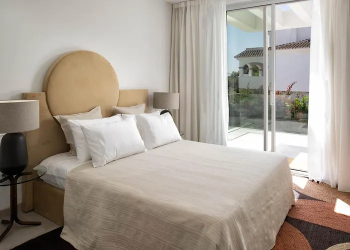 Luxury Alma Pool, Garden & Parking Villa Marbella