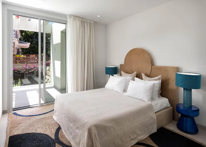 Вилла Luxury Alma Pool, Garden & Parking Марбелья