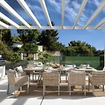 Luxury Alma Pool, Garden & Parking 别墅 *